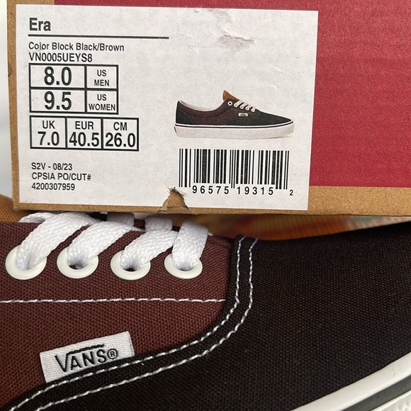 Vans WMNS Era
Color Block Black/Brown
VN0005UEYS8
Sneakers - Picture 16 of 16